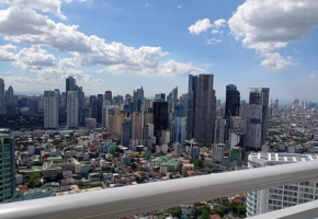 Vibrant City Skyline Views 1br